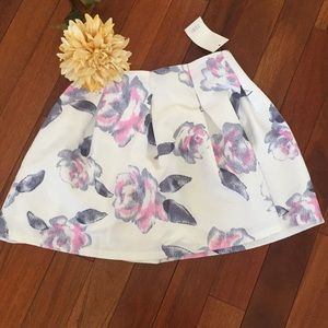 TOBI White Floral Skirt Size Medium NWT